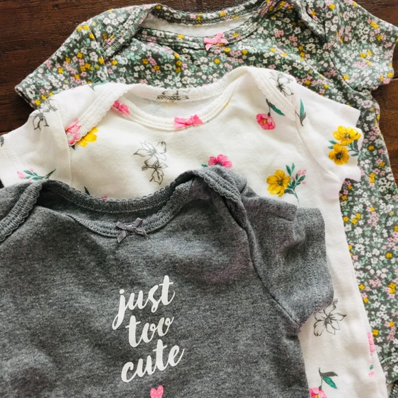 ✨Carter’s 6 Piece 6 Month Old Onesie Set - Picture 4 of 5